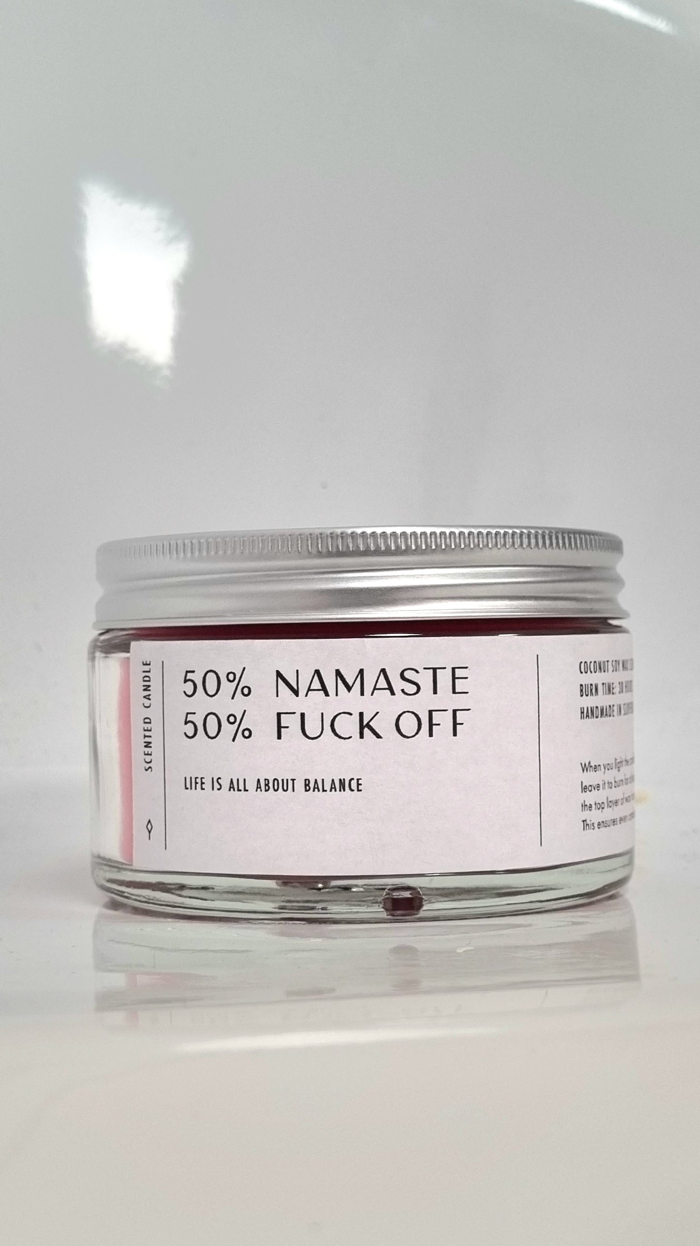 Dišeča sveča "50% NAMASTE 50% FUCK OFF"