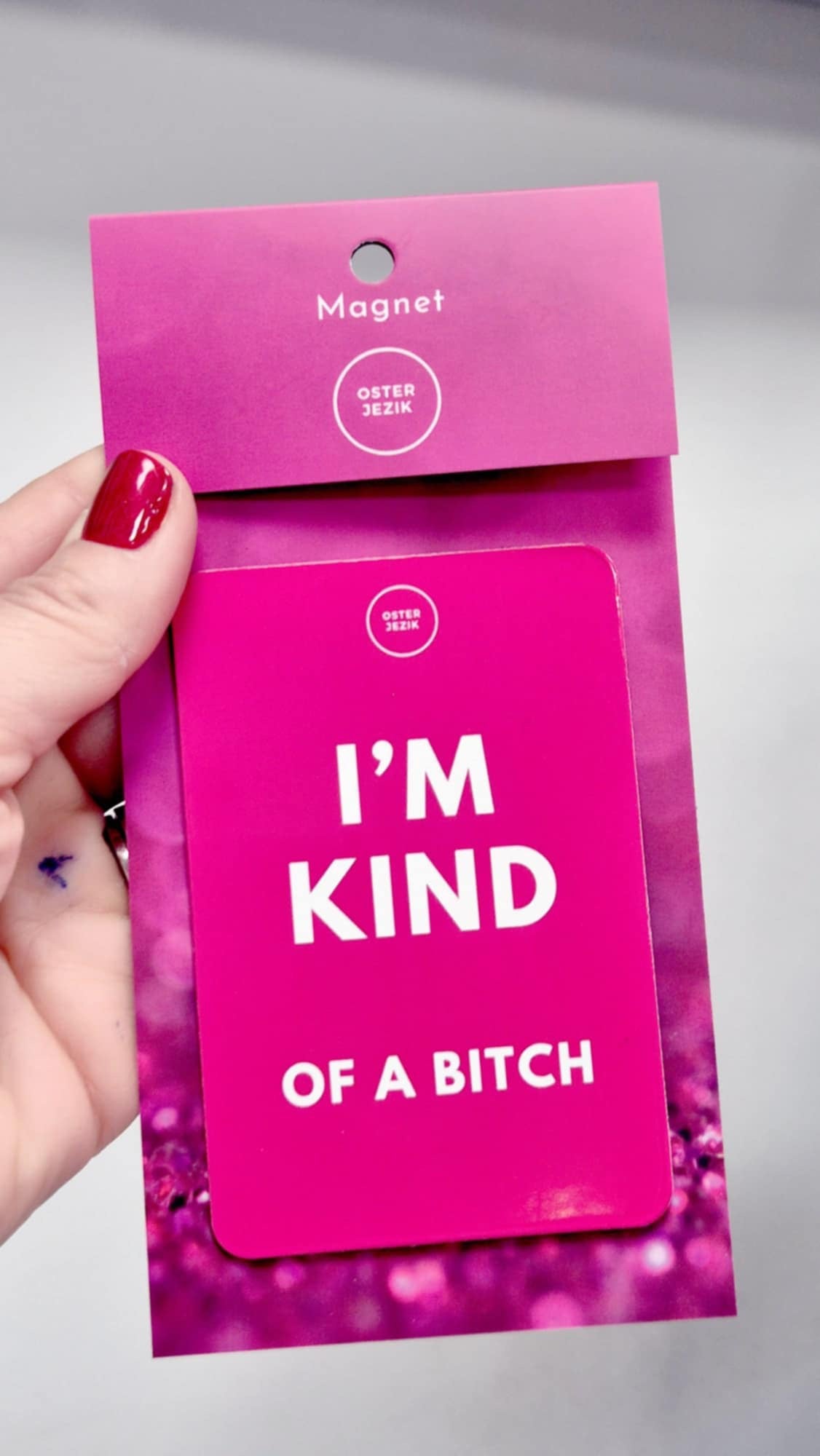 Magnet I'M KIND..., ciklam barva