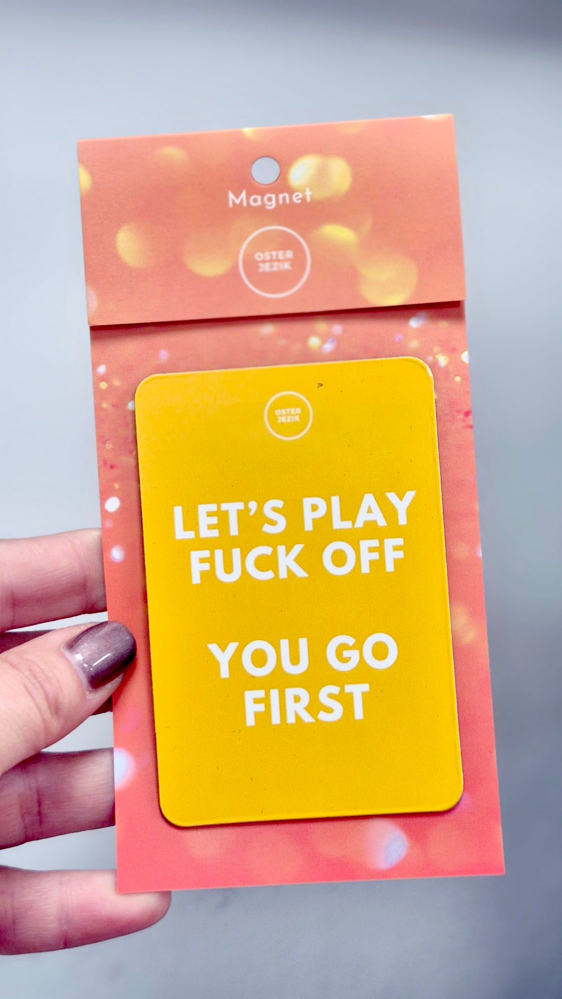 Magnet LET`S PLAY FUCK OFF,... barva kurkume