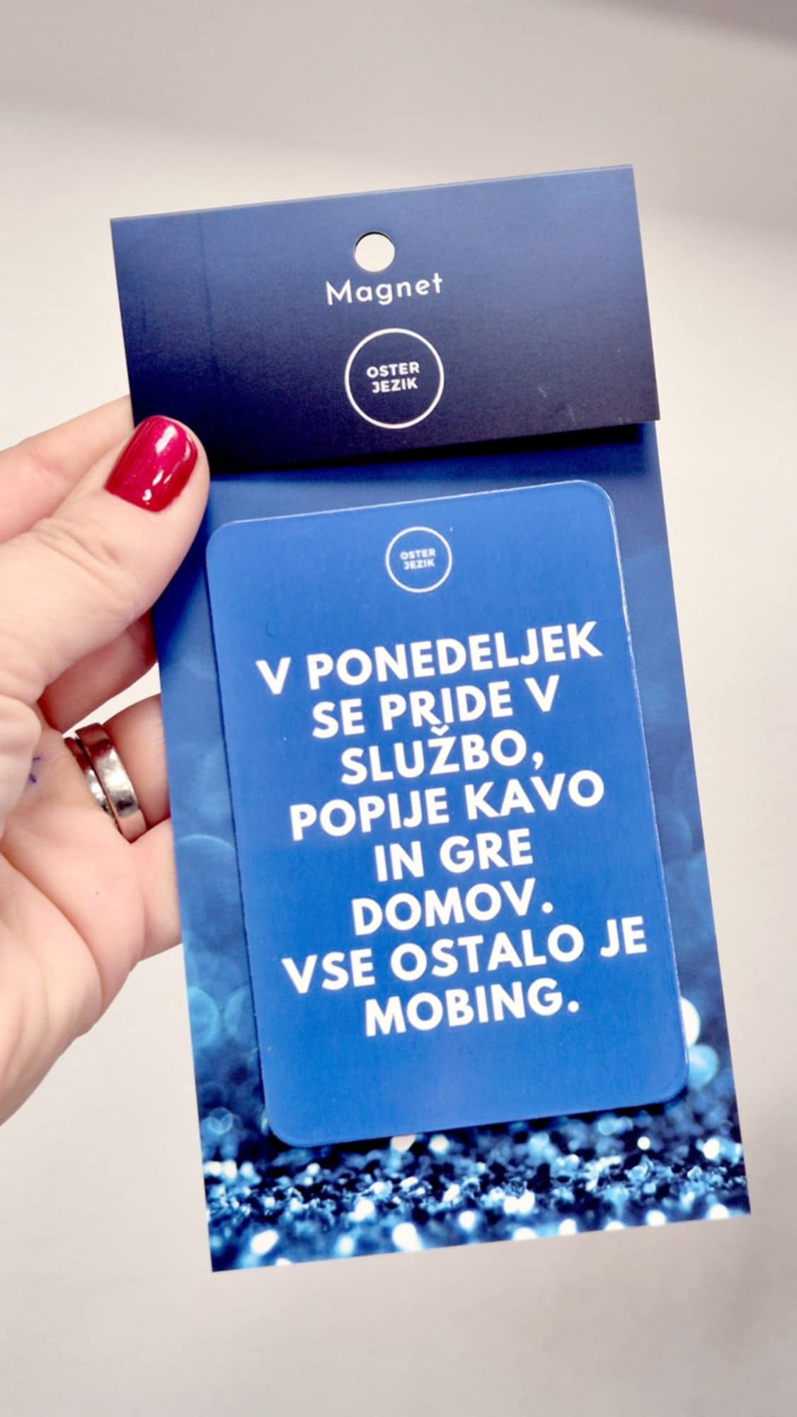 Magnet V PONEDELJEK, modra barva